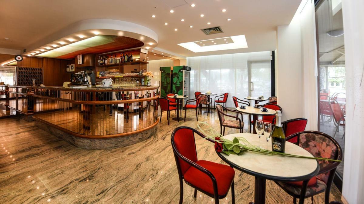 Hotel Caesar 미사노아드리아티코 외부 사진